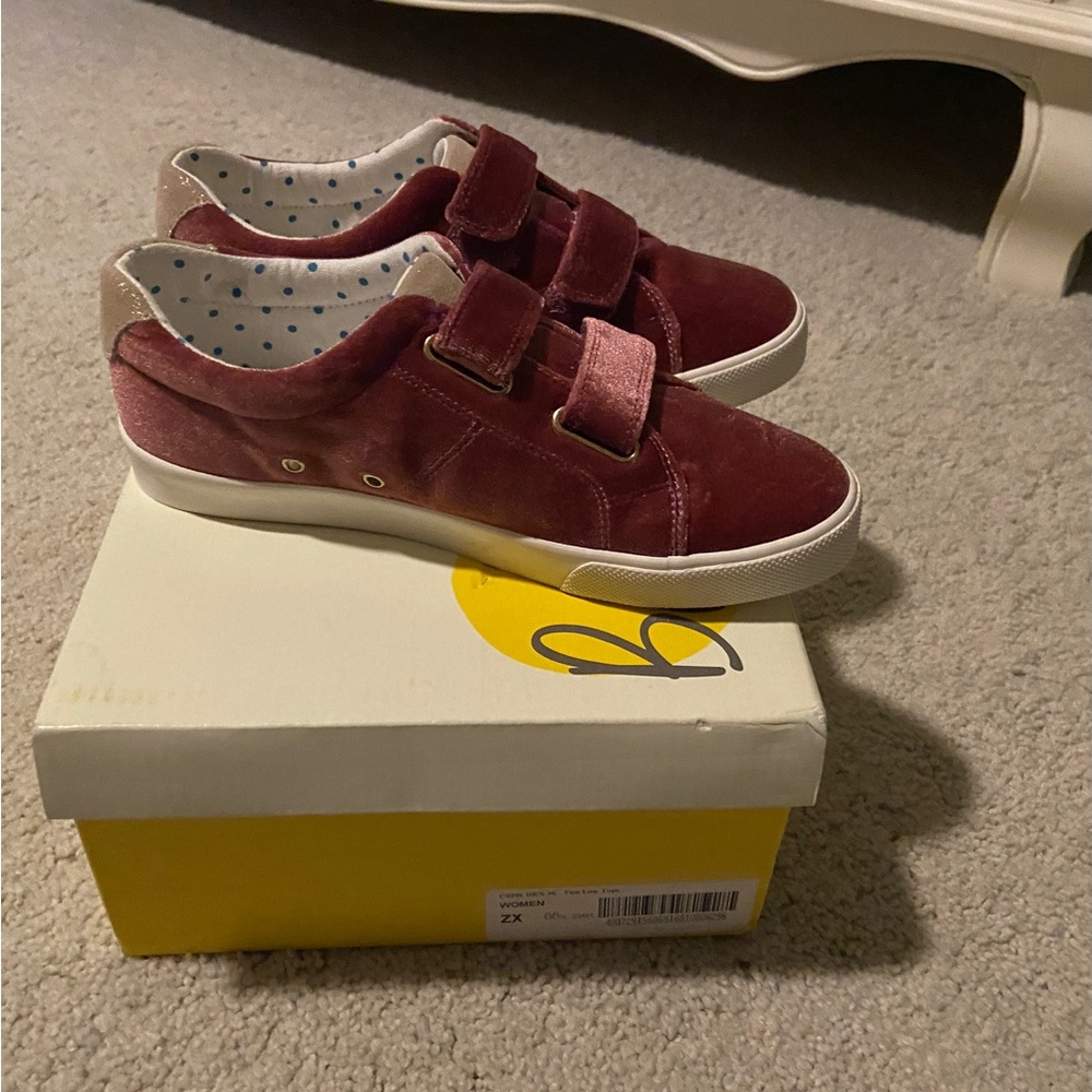 New in box  Boden velvet fun low tops shoes size 36 zx